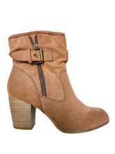 Load image into Gallery viewer, Steve Madden Booties (37)

